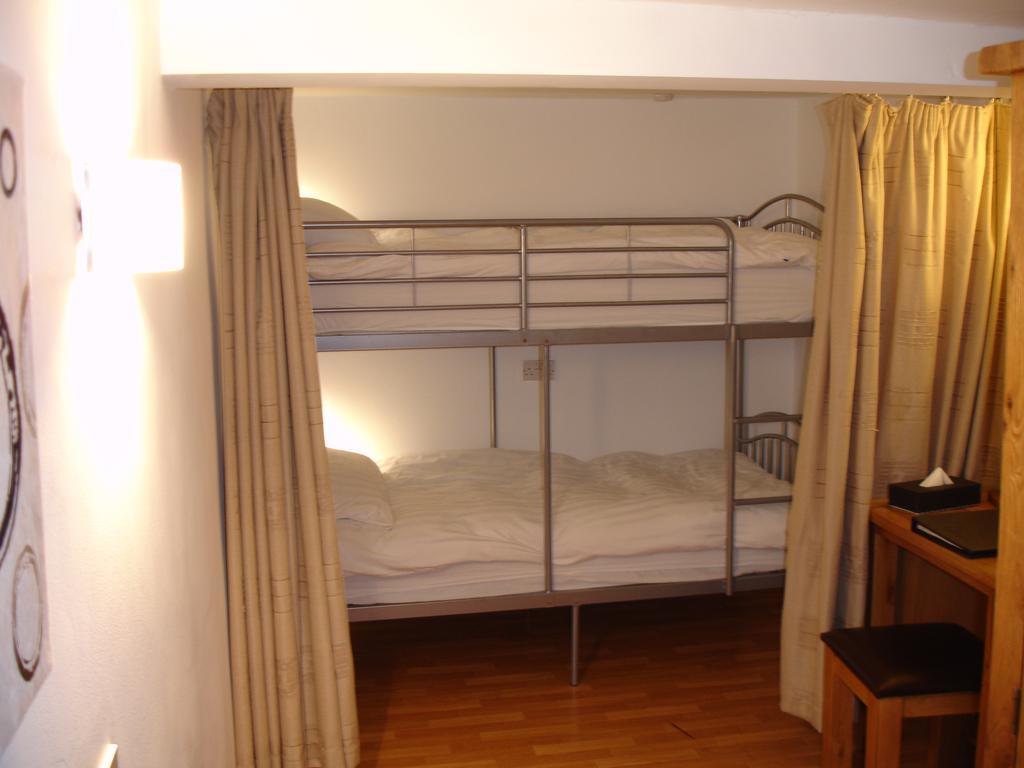 Burcott Mill Guesthouse Уелс Стая снимка