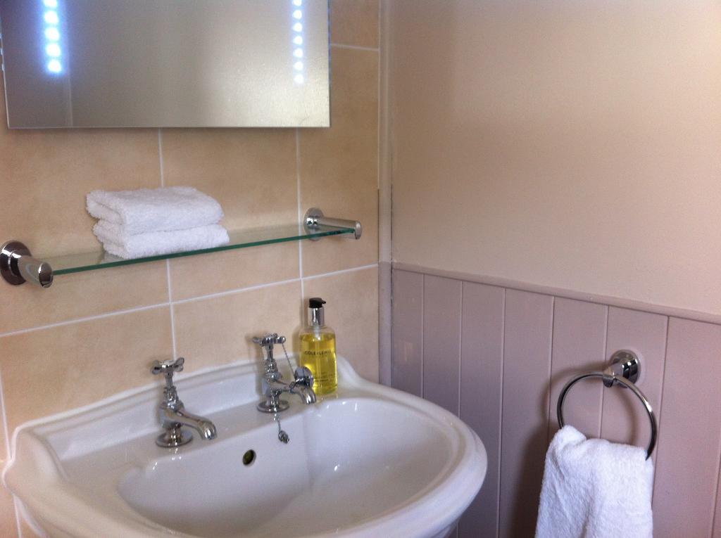 Burcott Mill Guesthouse Уелс Екстериор снимка